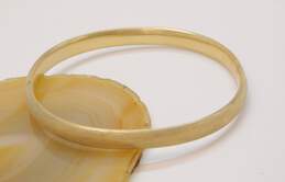 14K Gold Lattice Etched Textured Puffed Oval Hinged Bangle Bracelet 8.1g alternative image