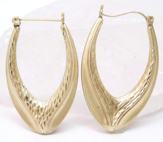 14K Yellow Gold Etched & Satin Textured Pointed Oblong Hoop Earrings 2.6g image number 3