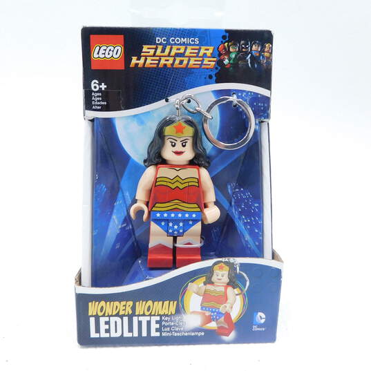 Lego DC Comics Super Heroes Wonder Woman LED Lite Key Chain Sealed image number 3