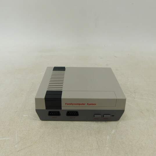 Nintendo NES Classic Edition image number 2