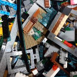 Bundle of Assorted Lego Building Bricks alternative image