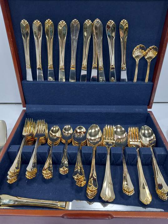 Hampton Silversmiths Gold/Silver Toned Flatware Set in Wooden Case image number 2