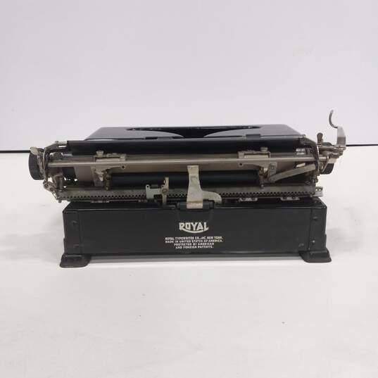 ROYAL Classic Typewriter In Case image number 8