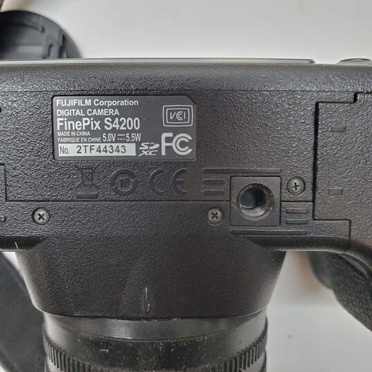 Fujifilm FinePix S4200 14 MP LCD Digital Camera 24X Optical Zoom image number 6