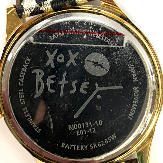 Designer Betsey Johnson BJ00131-10 Stainless Steel Round Analog Wristwatch image number 4