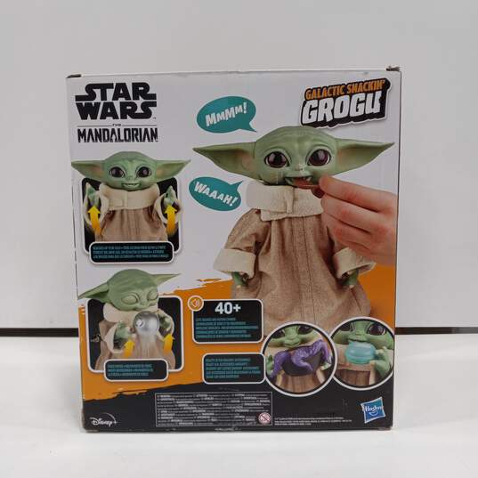 Star Wars Mandalorian Galactic Snackin' Grogu Toy image number 5