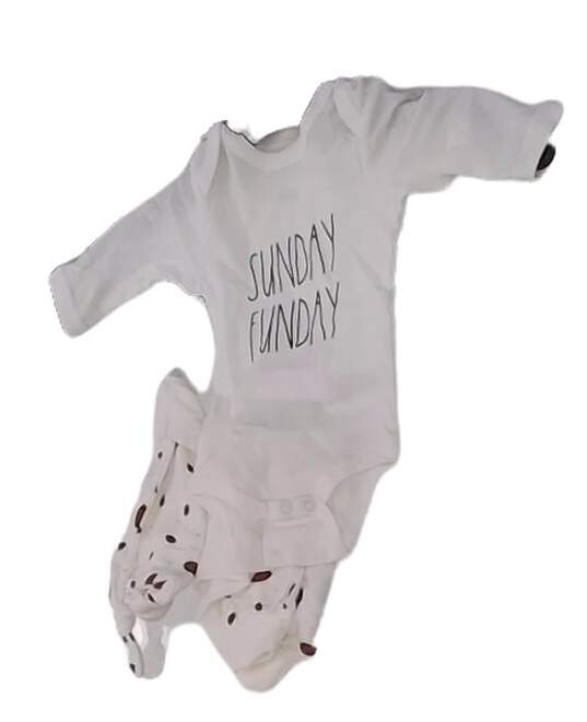 NWT Baby White Long Sleeve Crew Neck 3 Piece Bodysuit Outfit Set Size 0-3m image number 3