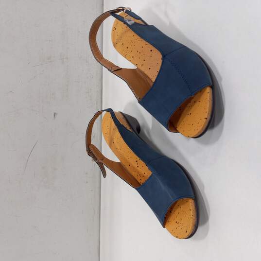 Buy the Women's Blue SANDALS SIZE 8 | GoodwillFinds