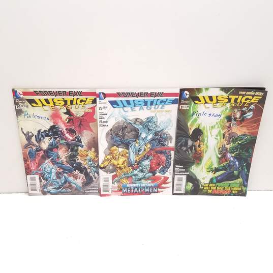 DC Justice League Comic Books image number 6