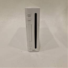 Nintendo Wii  w/2 Games and 2 Controllers alternative image