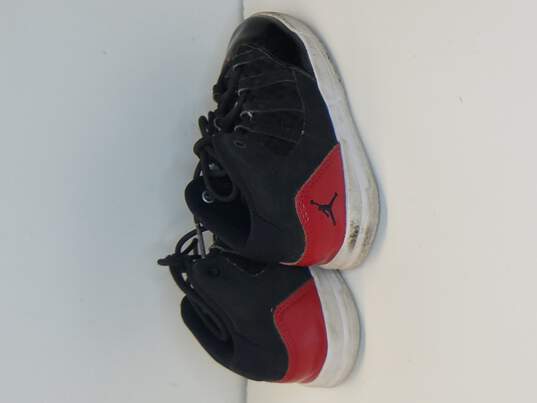Air Jordan Max Aura Black, Red Boy's Size 10C image number 4