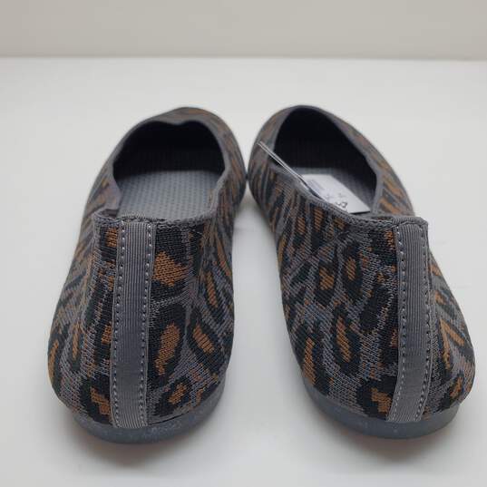 Skechers Animal Print Women's Comfort Flat Shoes Size 9 image number 4