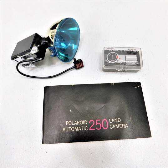 Polaroid 250 Model Land Camera w/ Flash, Timer, Case & Manual image number 5