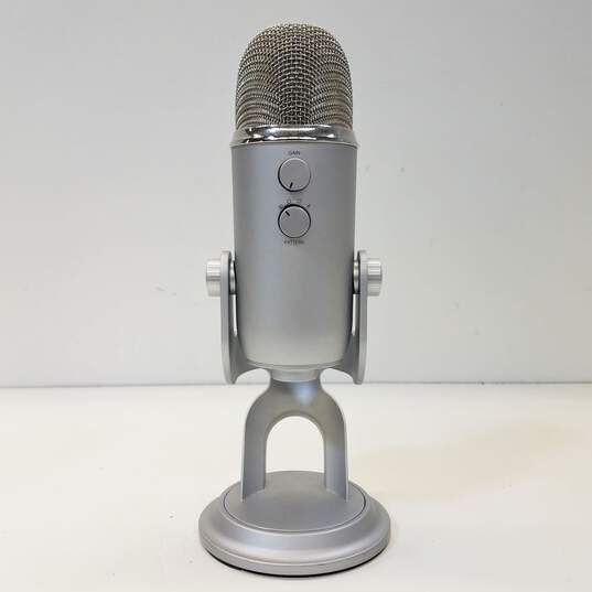 Blue Yeti Professional Multi-Pattern USB Condenser Microphone Silver image number 1