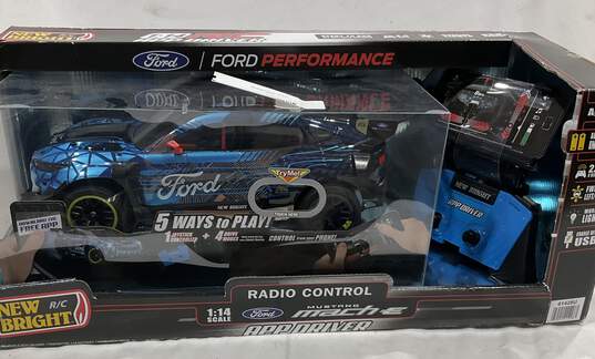 New Bright Ford R/C Car image number 3
