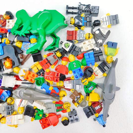 8.5 oz. LEGO Miscellaneous Minifigures Bulk Lot image number 3