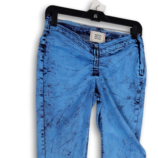 NWT Womens Blue Medium Wash Stretch Pull-On Denim Flared Leg Jeans Size 28 image number 3