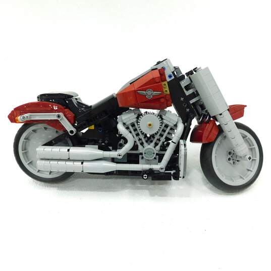 LEGO Creator 10269 Harley-Davidson Fat Boy Motorcycle Open Set image number 3