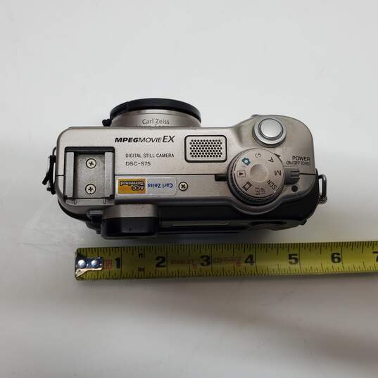 Sony DSC-S75 Cyber-Shot Digital Camera image number 2