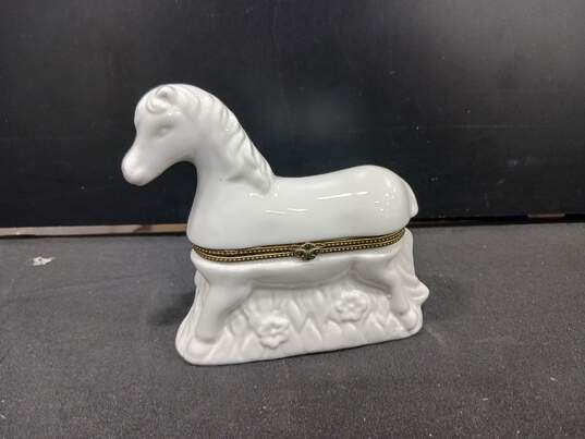 Vintage White Horse Pony Hinged Ceramic Trinket Box image number 1