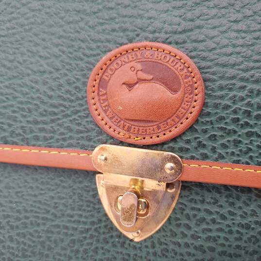 Vintage Dooney & Bourke Green Pebble Leather Brown Trim Crossbody Bag image number 2