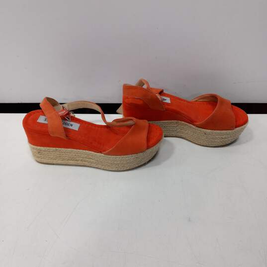 Steve Madden Ladies Orange Wedge Platform Heels Size 5 image number 2