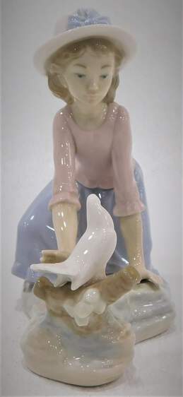 Vintage Lladro Nao Girl Kneeling W/ Dove Figurine