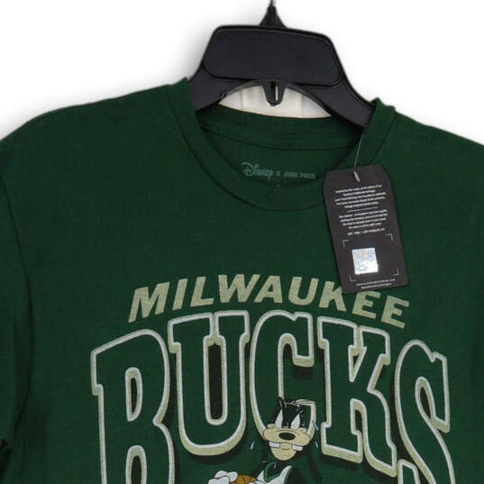 NWT Mens Green Milwaukee Bucks Basketball Disney Character T-Shirt Size S image number 3