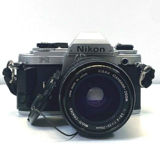 Nikon FG 35mm SLR Camera w/ Accessories image number 2