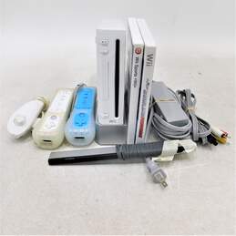 Nintendo Wii w/ 2 games and 2 controllers