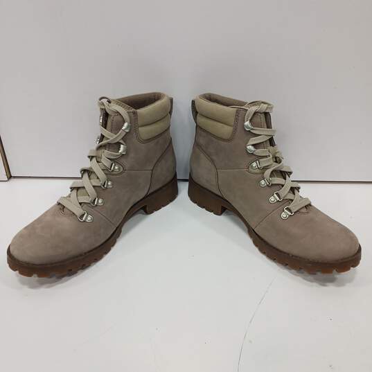 Women's Gray Timberland Boots Size 8 image number 2