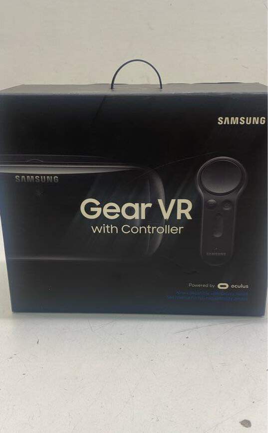 Samsung Gear VR SM-R325 with Controller Powered by Oculus image number 1