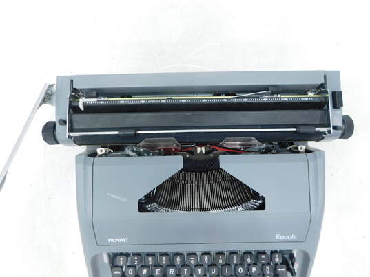 Royal Epoch Portable Manual Typewriter image number 4