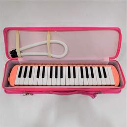 Unbranded 37-Key Pink Plastic Melodica w/ Case and Accessories alternative image