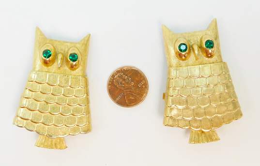 2 Vintage Avon Goldtone Green Rhinestone Eyes Owl Bird Compact Holder Brooches Set 52.1g image number 4