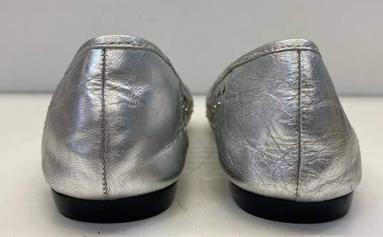 Michael Michael Kors Grey Slide Artisan Flat Metallic Silver sz 8 image number 3