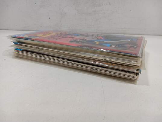 Bundle of 15 Assorted Comic Books image number 6