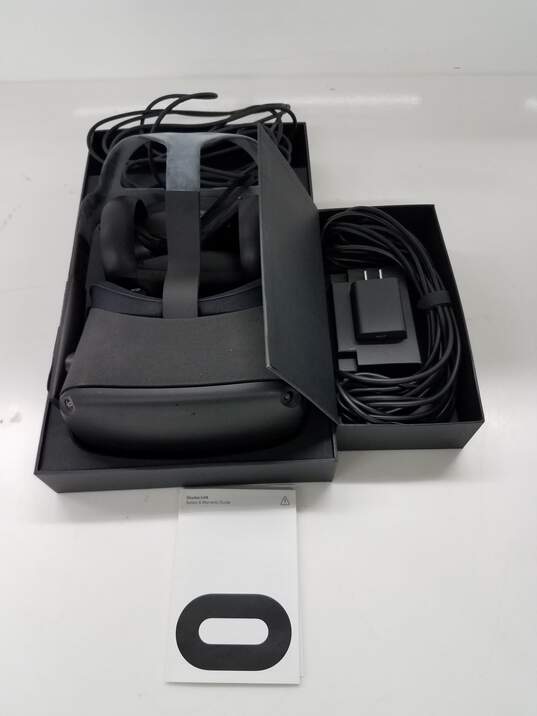 Oculus Quest VR Headset With Oculus Link Untested image number 1