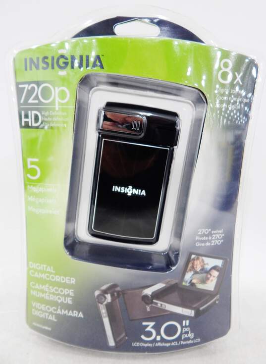 Insignia 720P HD Digital Camcorder 8x Zoom 5-MP Camera LCD 8GB Card, Battery image number 1