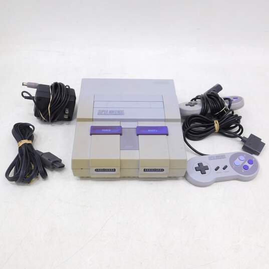 Nintendo SNES Console and Controller Bundle image number 1