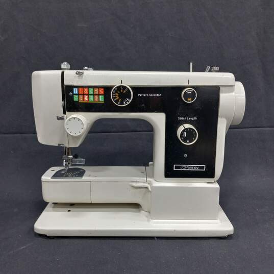 Vintage JC Penney 522F Sewing Machine image number 2