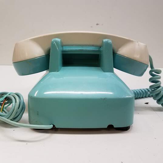 Vintage GTE Two Tone Rotary Phone image number 3