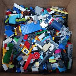 9.4lbs of Assorted LEGO Building Bricks