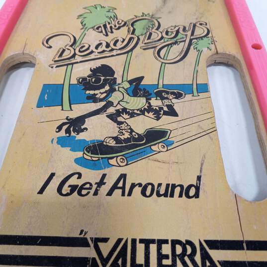 Vintage 1987 Valterra The Beach Boys 'I Get Around' Grip Stick Skateboard image number 3