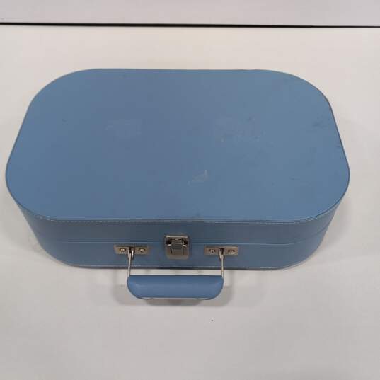 Crosley Blue Suit Case Portable Turntable Model CR8009A-GLC image number 3