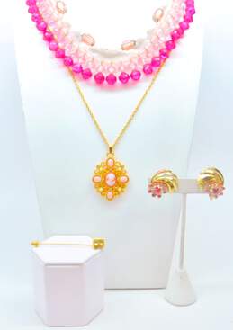VNTG Gold Tone Pink & White Mid Century Beaded Jewelry