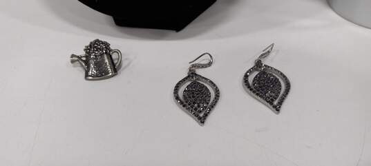 6 pc Assorted Silver Costume Jewelry Collection image number 3