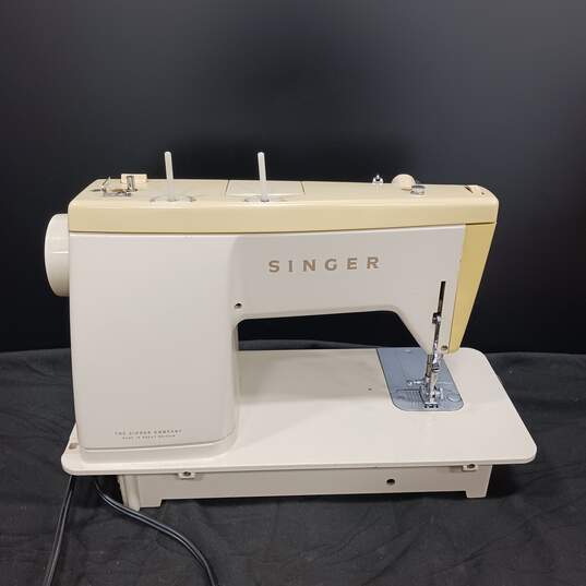 Vintage Singer Sewing Machine in Case image number 5