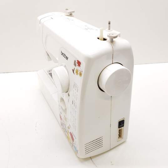 Brother JX2517 Lightweight 17 Stitch Sewing Machine image number 7