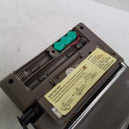VTG. Grundig FR-200 AM/FM/SW1/SW2 Radio Flashlight Battery Hand Crank w/ Case *Powers On P/R+